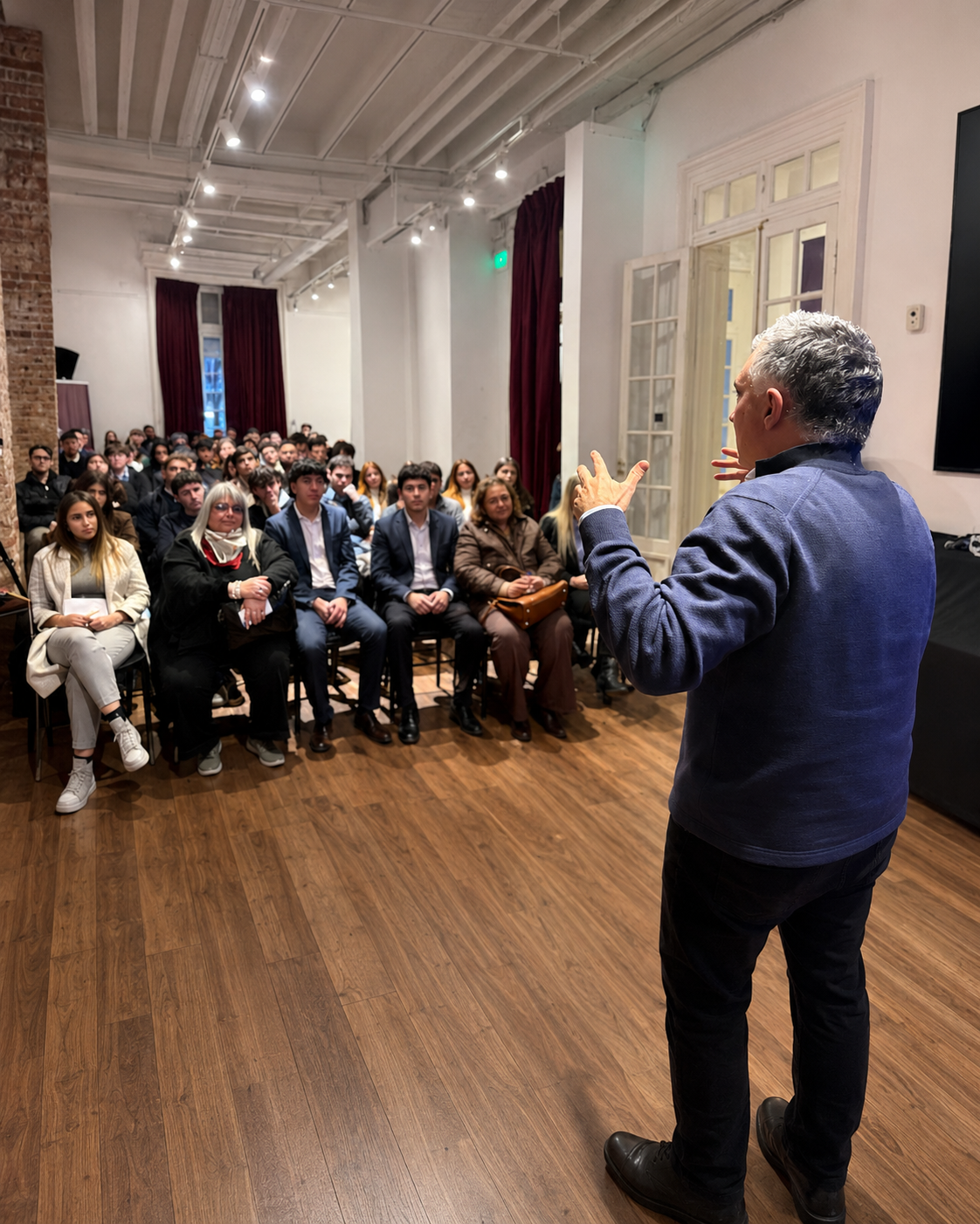 LLA lanzó un programa con 500 cupos para formar jóvenes bonaerenses